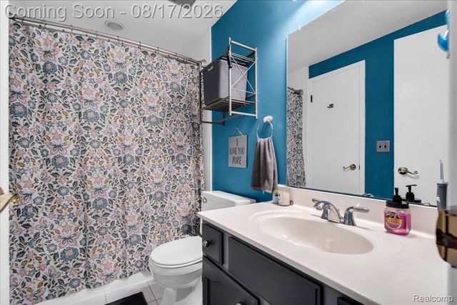 16894 Kingsbrooke Drive, Clinton Charter Township, MI 48038