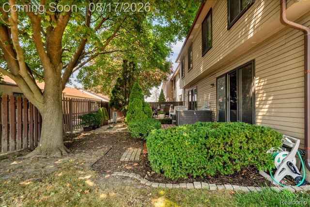 16894 Kingsbrooke Drive, Clinton Charter Township, MI 48038