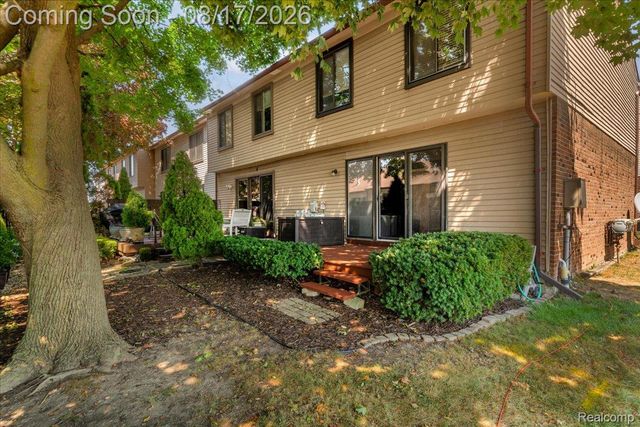 16894 Kingsbrooke Drive, Clinton Charter Township, MI 48038