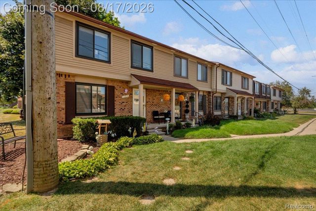 16894 Kingsbrooke Drive, Clinton Charter Township, MI 48038