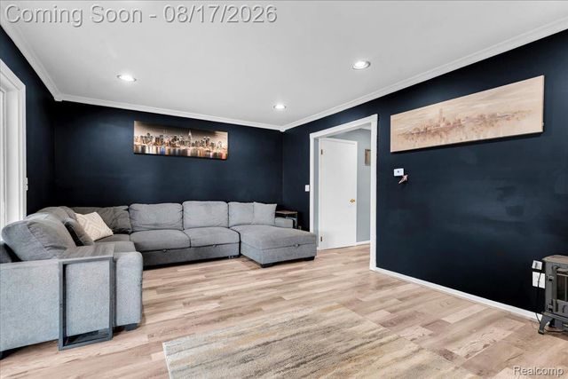 16894 Kingsbrooke Drive, Clinton Charter Township, MI 48038