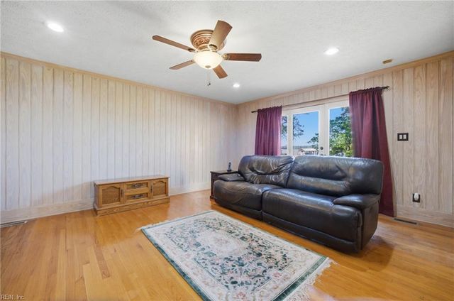 702 Lipton DR, Newport News, VA 23608