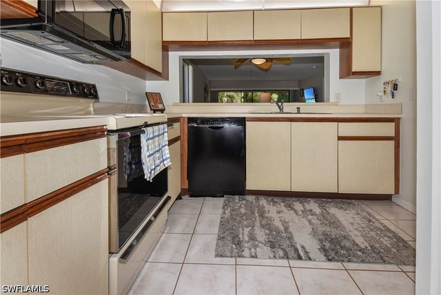 1203 Commonwealth CIR A201, Naples, FL 34116