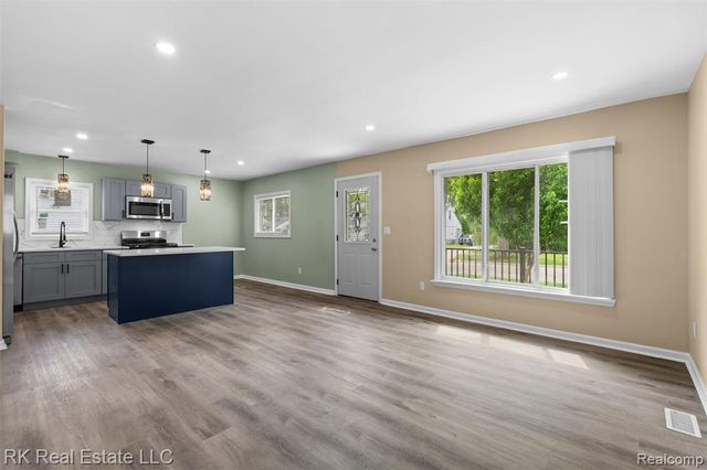 23290 Rosalind Avenue, Eastpointe, MI 48021