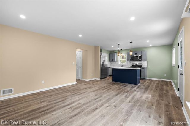 23290 Rosalind Avenue, Eastpointe, MI 48021