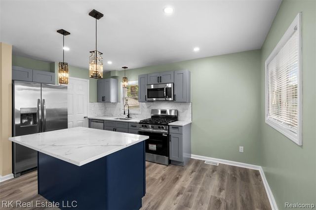 23290 Rosalind Avenue, Eastpointe, MI 48021