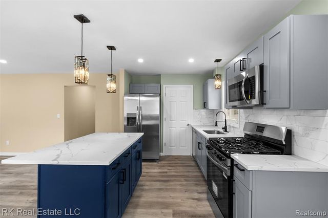 23290 Rosalind Avenue, Eastpointe, MI 48021