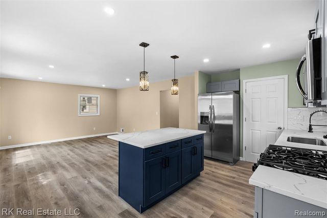23290 Rosalind Avenue, Eastpointe, MI 48021