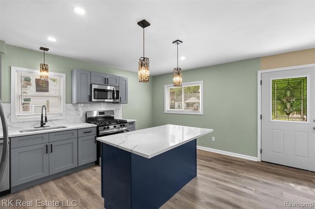 23290 Rosalind Avenue, Eastpointe, MI 48021