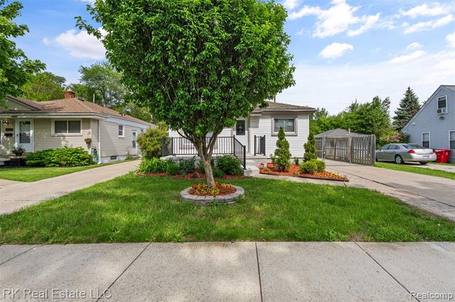 23290 Rosalind Avenue, Eastpointe, MI 48021