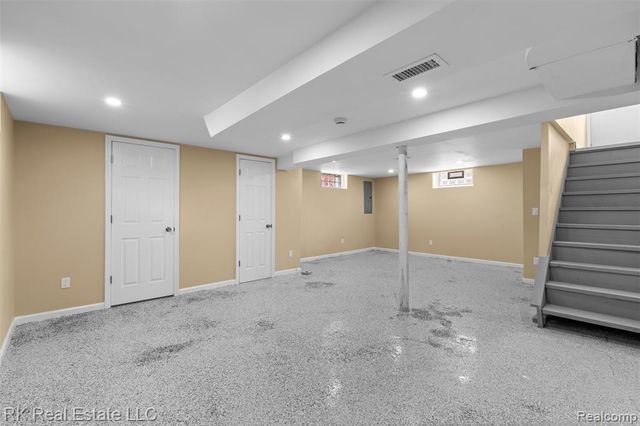 23290 Rosalind Avenue, Eastpointe, MI 48021