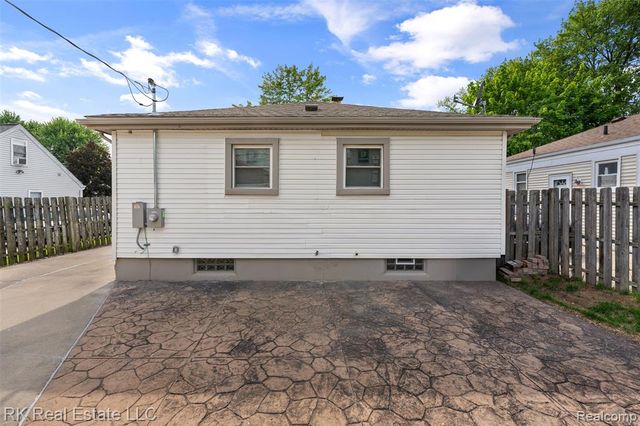 23290 Rosalind Avenue, Eastpointe, MI 48021