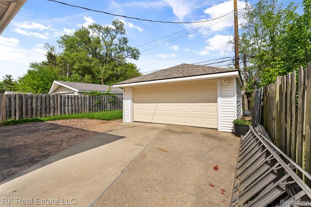23290 Rosalind Avenue, Eastpointe, MI 48021
