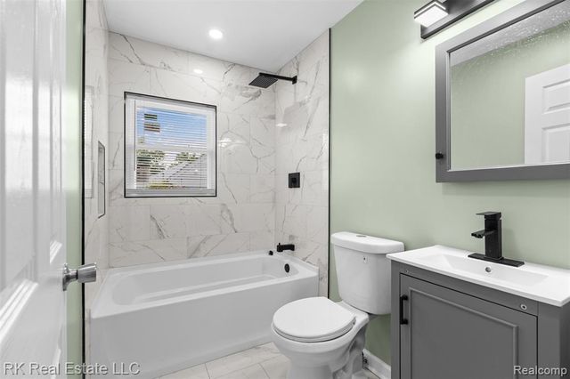 23290 Rosalind Avenue, Eastpointe, MI 48021