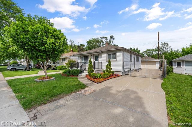 23290 Rosalind Avenue, Eastpointe, MI 48021