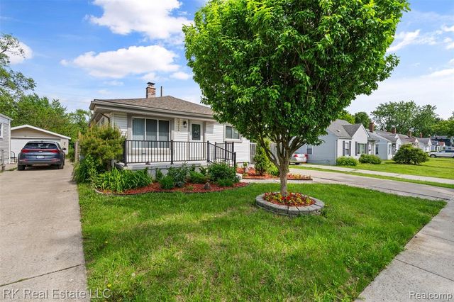 23290 Rosalind Avenue, Eastpointe, MI 48021