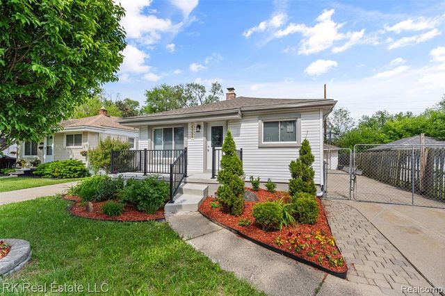 23290 Rosalind Avenue, Eastpointe, MI 48021