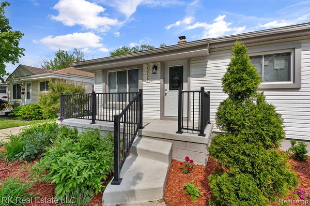 23290 Rosalind Avenue, Eastpointe, MI 48021