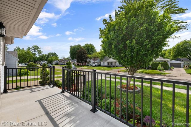 23290 Rosalind Avenue, Eastpointe, MI 48021