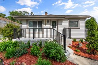 23290 Rosalind Avenue, Eastpointe, MI 48021