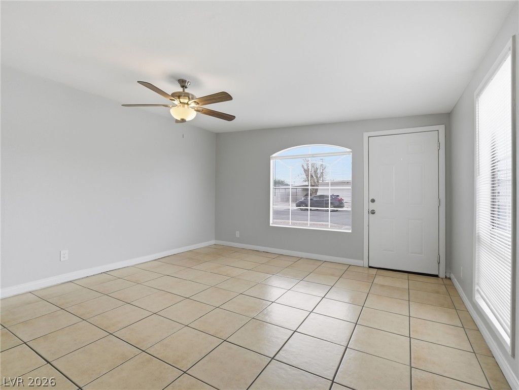 5132 Hallet Drive, Las Vegas, NV 89122 — photo 2
