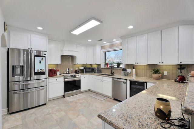 5014 Largo Drive, Granbury, TX 76049