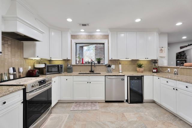 5014 Largo Drive, Granbury, TX 76049