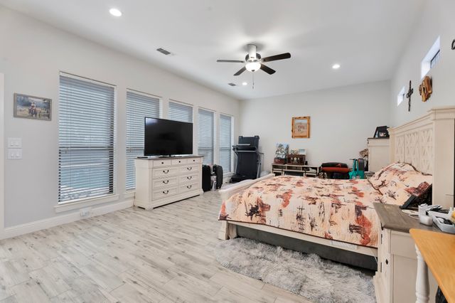 5014 Largo Drive, Granbury, TX 76049