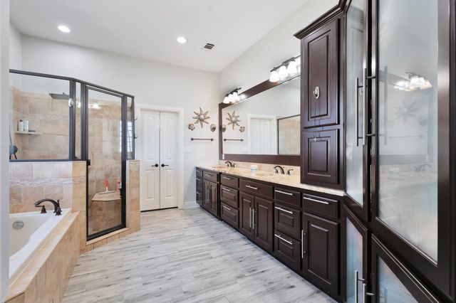 5014 Largo Drive, Granbury, TX 76049