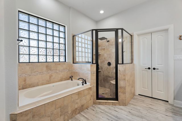 5014 Largo Drive, Granbury, TX 76049