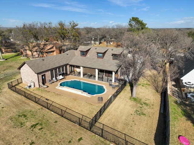 5014 Largo Drive, Granbury, TX 76049