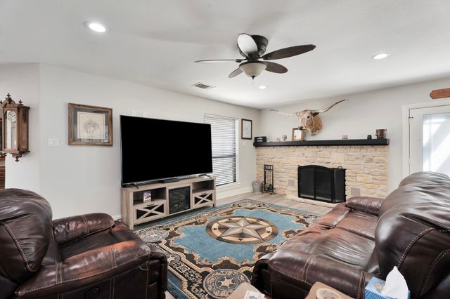 5014 Largo Drive, Granbury, TX 76049