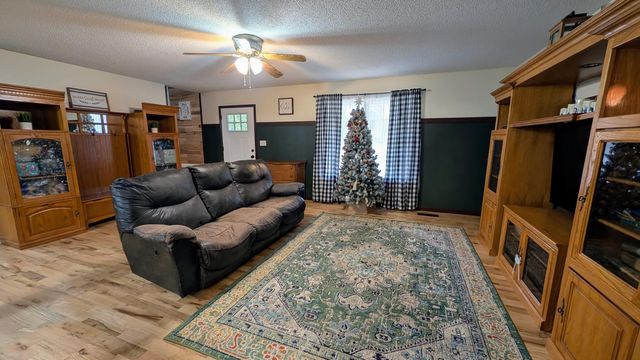 63 Loughridge Lane, Lafayette, GA 30728