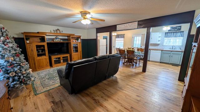 63 Loughridge Lane, Lafayette, GA 30728