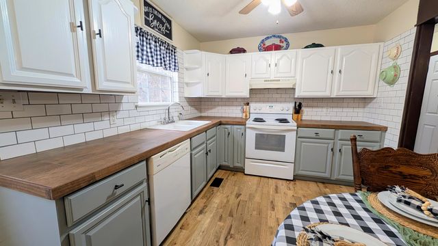 63 Loughridge Lane, Lafayette, GA 30728