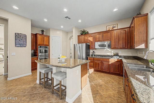 40122 N NOBLE HAWK Court, Phoenix, AZ 85086