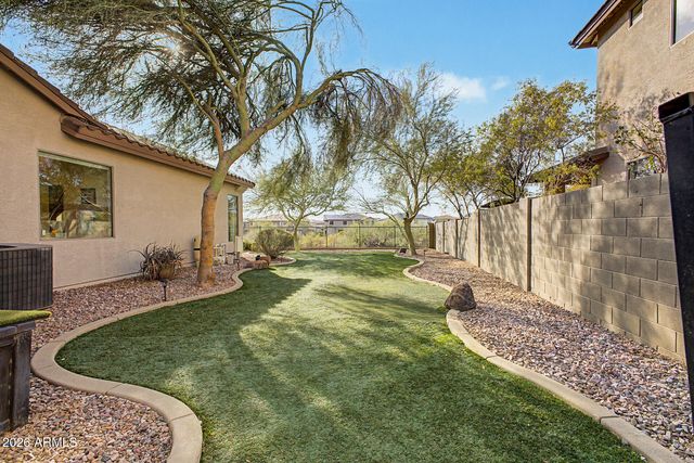 40122 N NOBLE HAWK Court, Phoenix, AZ 85086