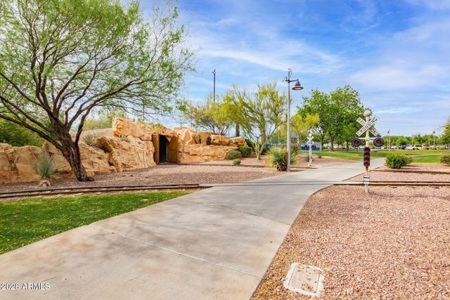 40122 N NOBLE HAWK Court, Phoenix, AZ 85086