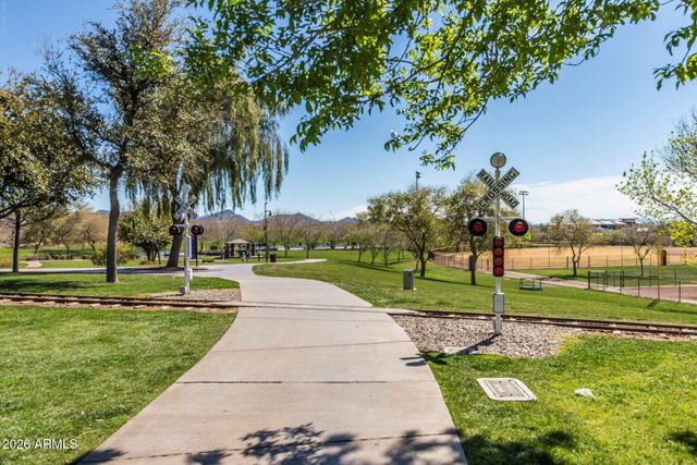 40122 N NOBLE HAWK Court, Phoenix, AZ 85086