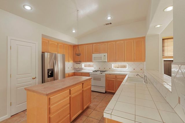 2664 Ponderosa Dr, Lodi, CA 95242