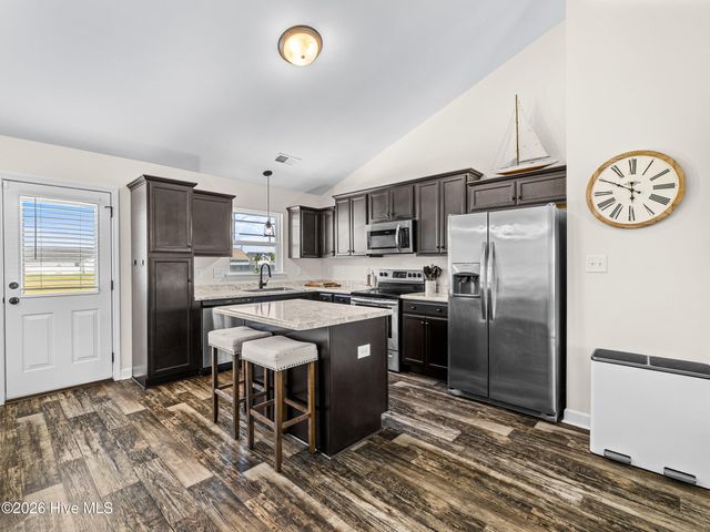 108 Woodwater Drive, Richlands, NC 28574