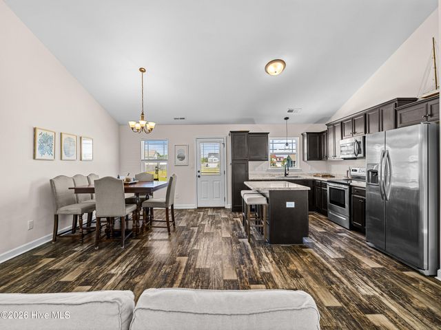 108 Woodwater Drive, Richlands, NC 28574