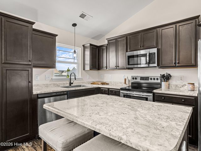 108 Woodwater Drive, Richlands, NC 28574