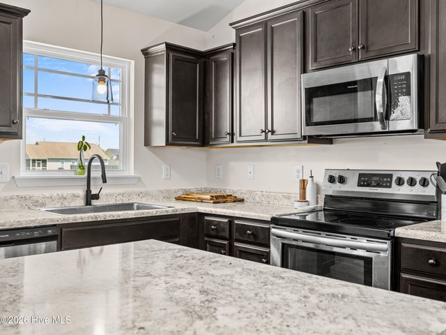 108 Woodwater Drive, Richlands, NC 28574