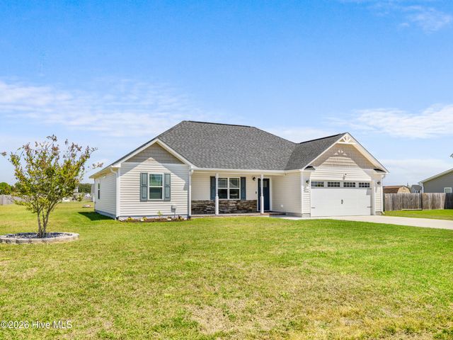 108 Woodwater Drive, Richlands, NC 28574