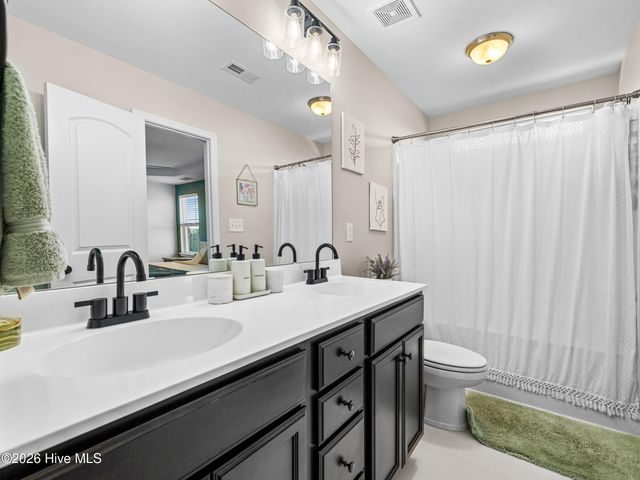 108 Woodwater Drive, Richlands, NC 28574