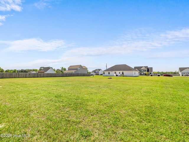 108 Woodwater Drive, Richlands, NC 28574