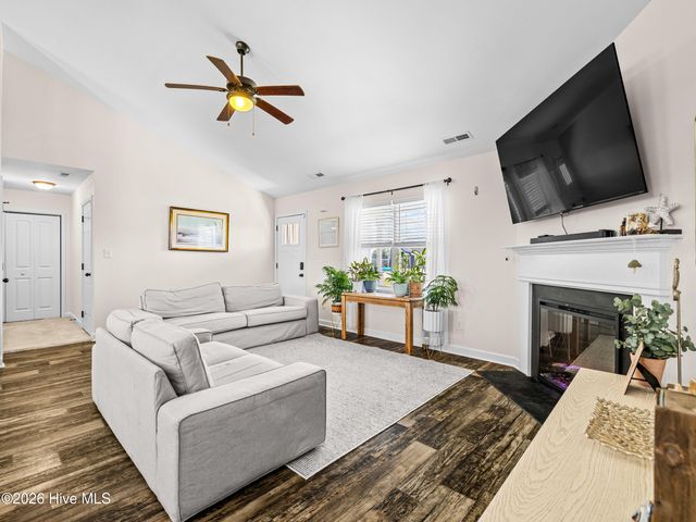 108 Woodwater Drive, Richlands, NC 28574