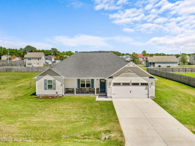 108 Woodwater Drive, Richlands, NC 28574