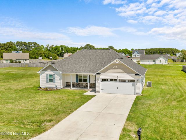 108 Woodwater Drive, Richlands, NC 28574